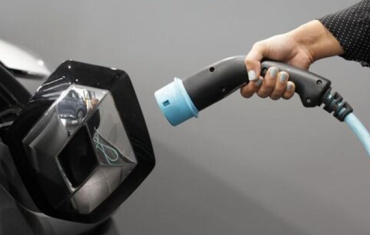 چه عواملی موجب افزایش عمر باتری خودروهای الکتریکی و کاهش آسیب به آنها می‌شود