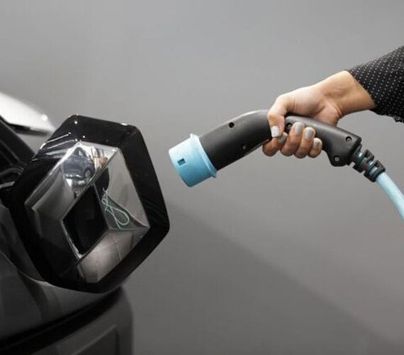 چه عواملی موجب افزایش عمر باتری خودروهای الکتریکی و کاهش آسیب به آنها می‌شود